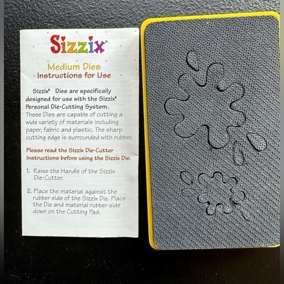 2 sizzix medium dies - Picture 5 of 5